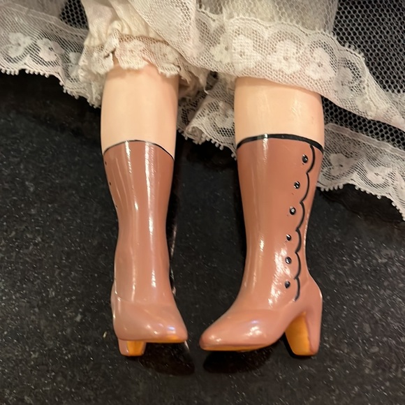 Porcelain Vintage Doll 18" - Beautiful - Picture 10 of 12